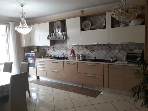 casa indipendente in vendita a Parete