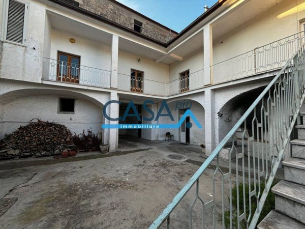 casa indipendente in vendita a Pastorano