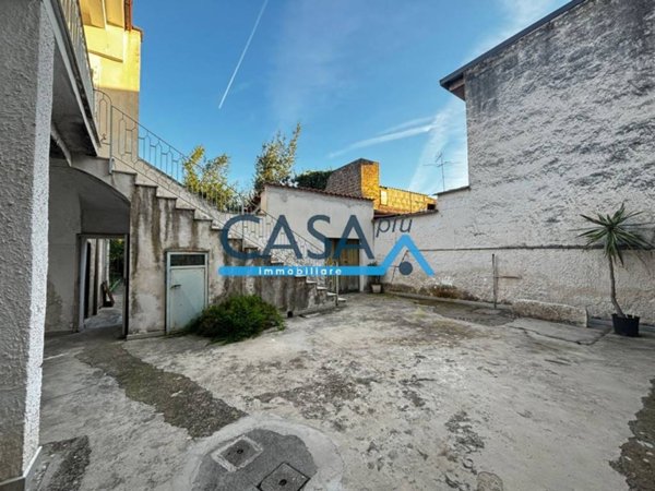 casa indipendente in vendita a Pastorano