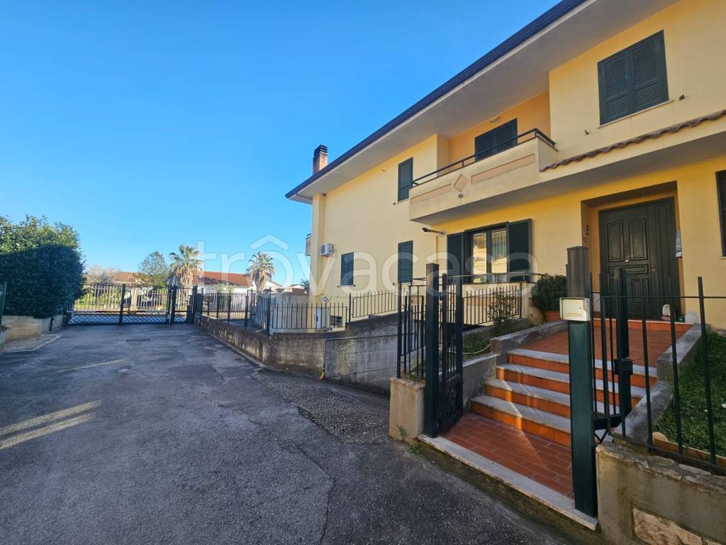 casa indipendente in vendita a Pastorano