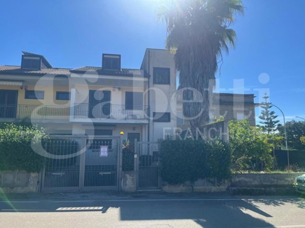 casa indipendente in vendita a Pastorano