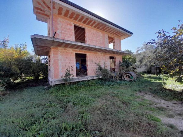 casa indipendente in vendita a Pastorano