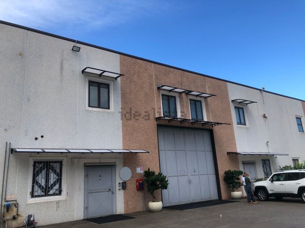 capannone in vendita a Pastorano