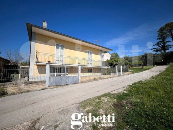 casa indipendente in vendita a Pastorano