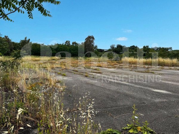 terreno edificabile in vendita a Pastorano