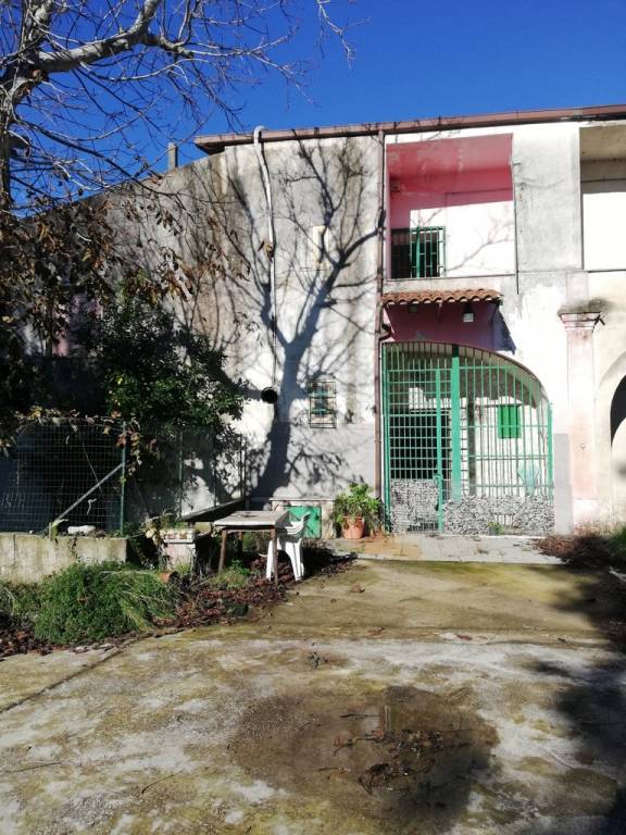 casa indipendente in vendita a Piana di Monte Verna