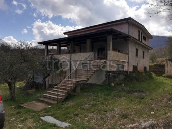 casa indipendente in vendita a Piana di Monte Verna