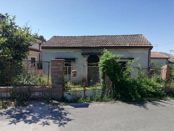 casa indipendente in vendita a Piana di Monte Verna