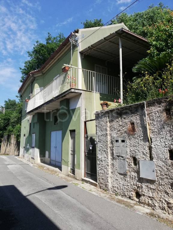 casa indipendente in vendita a Piana di Monte Verna