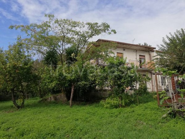 casa indipendente in vendita a Piana di Monte Verna