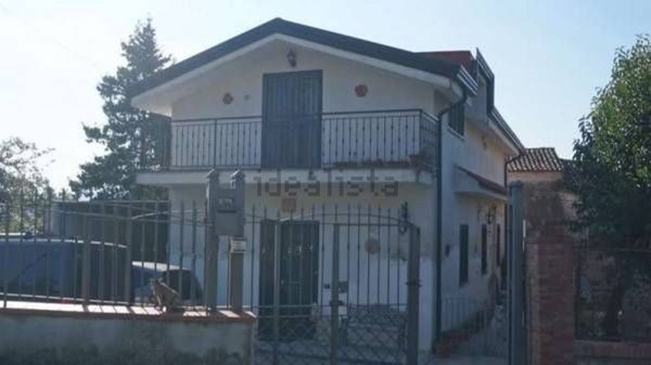 casa indipendente in vendita a Piana di Monte Verna