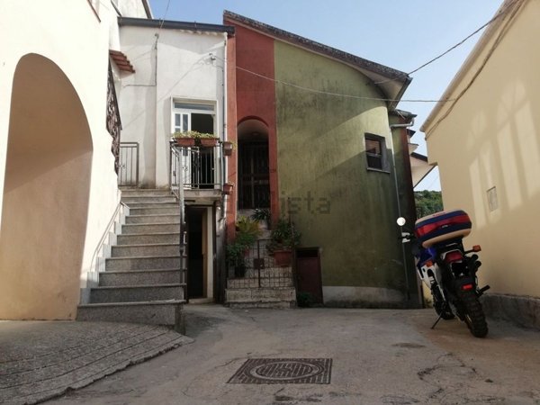 casa indipendente in vendita a Piana di Monte Verna