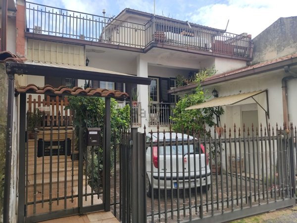 casa indipendente in vendita a Piana di Monte Verna