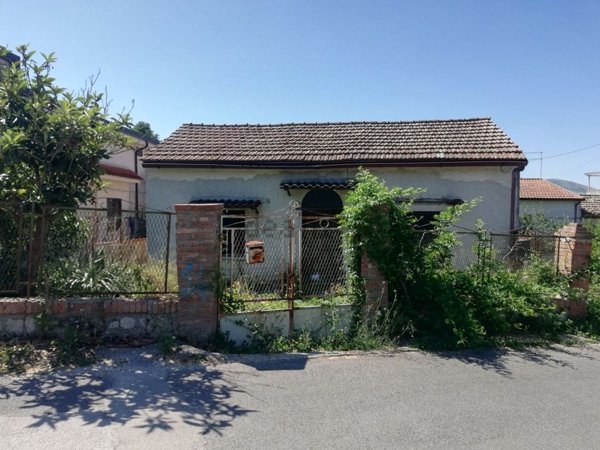 casa indipendente in vendita a Piana di Monte Verna