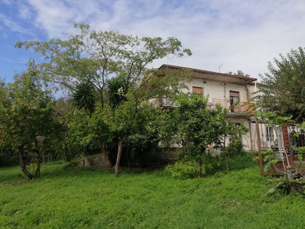 casa indipendente in vendita a Piana di Monte Verna