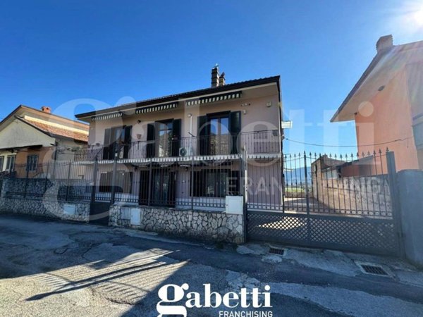 casa indipendente in vendita a Piana di Monte Verna