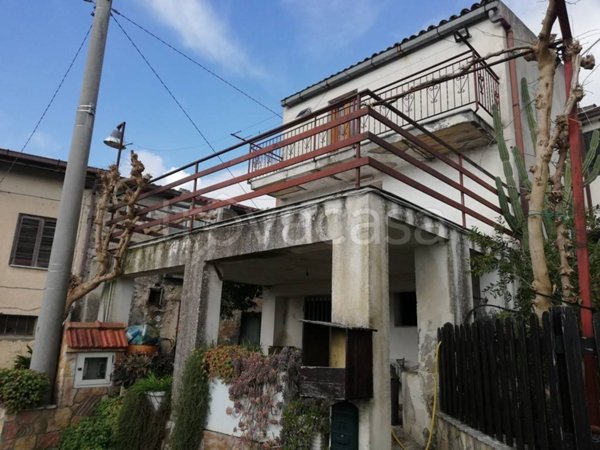 casa indipendente in vendita a Piana di Monte Verna
