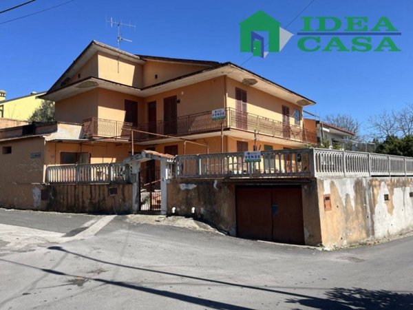casa indipendente in vendita a Piana di Monte Verna