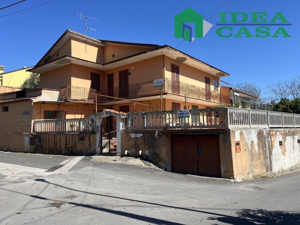 casa indipendente in vendita a Piana di Monte Verna
