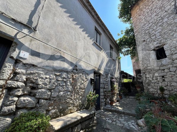 casa indipendente in vendita a Piana di Monte Verna
