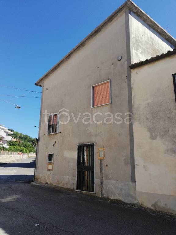 casa indipendente in vendita a Piana di Monte Verna
