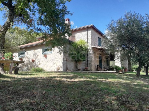 casa indipendente in vendita a Piana di Monte Verna