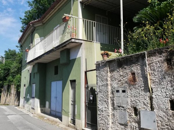 casa indipendente in vendita a Piana di Monte Verna