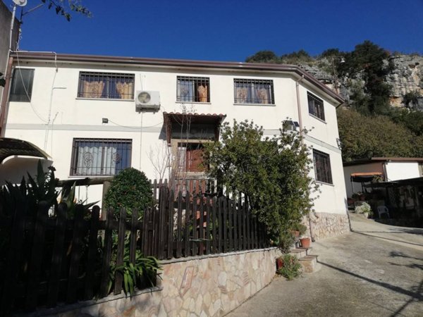 casa indipendente in vendita a Piana di Monte Verna