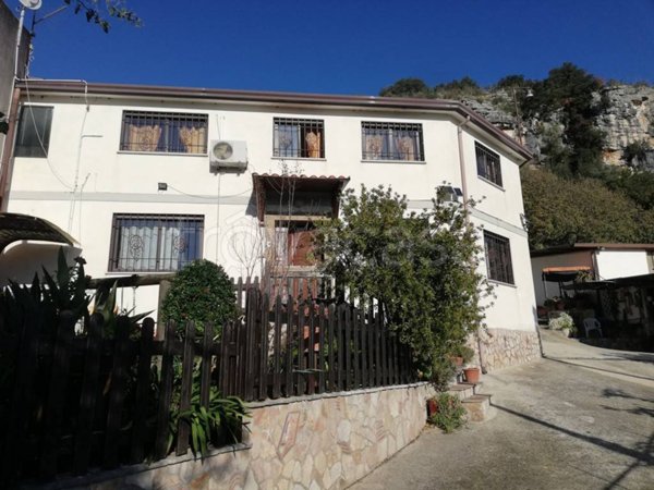 casa indipendente in vendita a Piana di Monte Verna