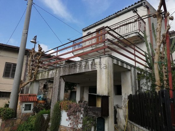 casa indipendente in vendita a Piana di Monte Verna