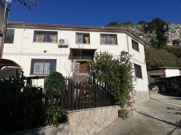 casa indipendente in vendita a Piana di Monte Verna