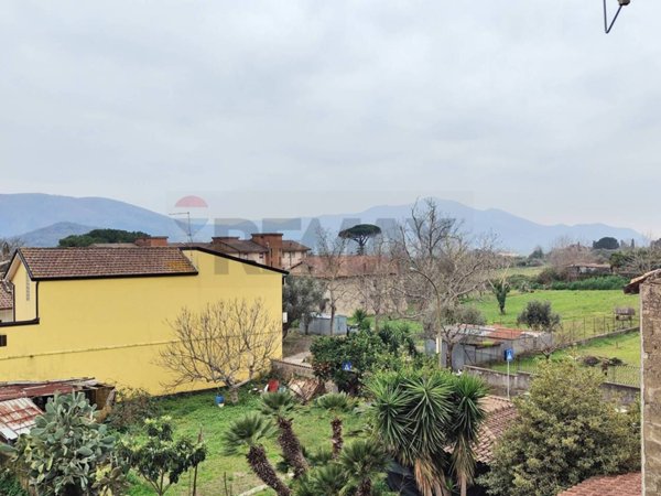 casa indipendente in vendita a Piana di Monte Verna