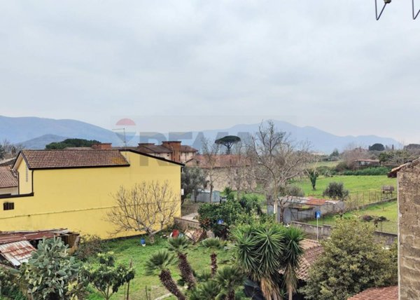 casa indipendente in vendita a Piana di Monte Verna