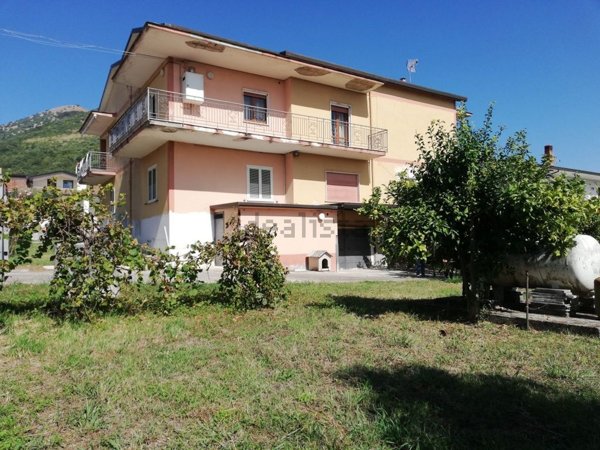 casa indipendente in vendita a Piana di Monte Verna