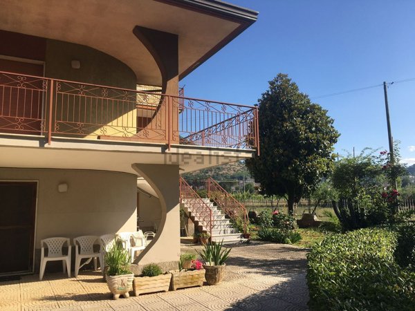 casa indipendente in vendita a Piana di Monte Verna