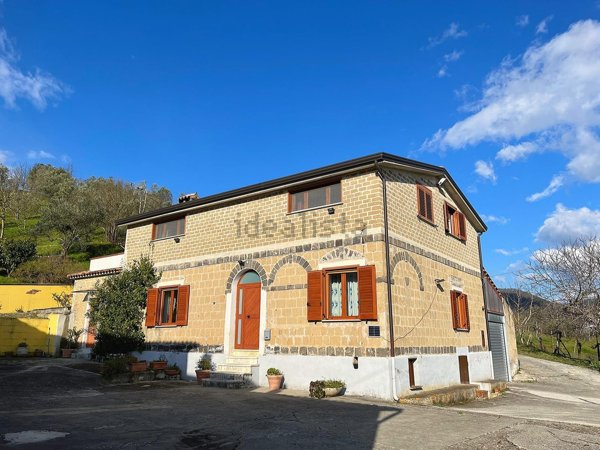 casa indipendente in vendita a Piana di Monte Verna