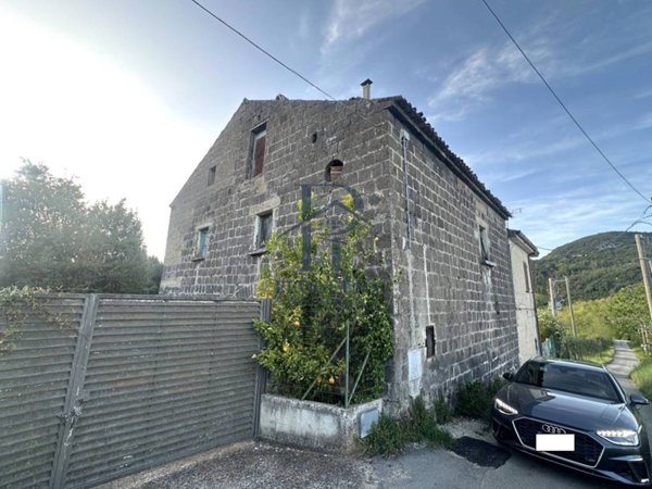 casa indipendente in vendita a Piana di Monte Verna