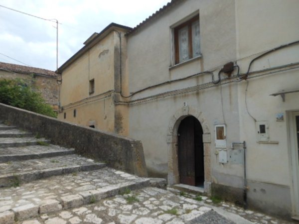 casa semindipendente in vendita a Pietravairano