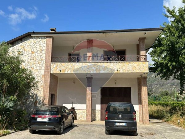 casa indipendente in vendita a Pietravairano