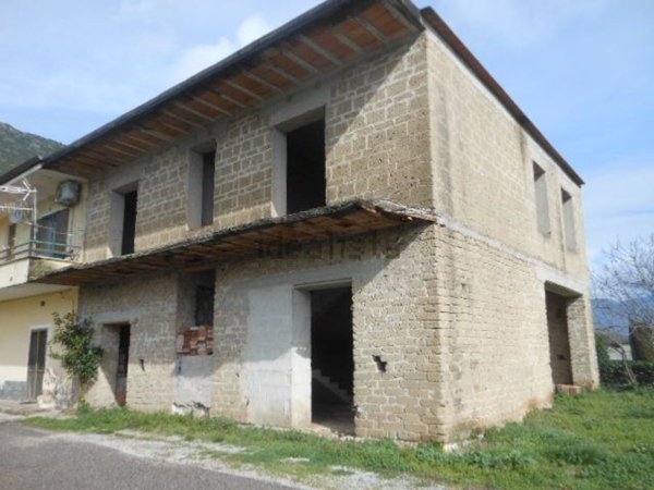 casa indipendente in vendita a Pietravairano