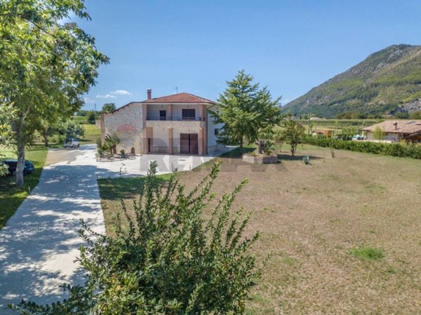 casa indipendente in vendita a Pietravairano