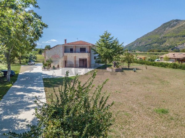 casa indipendente in vendita a Pietravairano