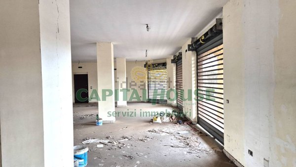 locale commerciale in vendita a Portico di Caserta