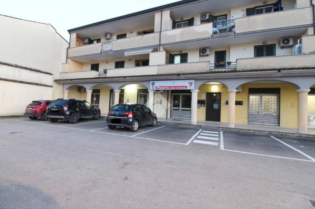 negozio in vendita a Portico di Caserta