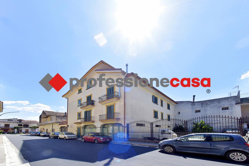 negozio in vendita a Portico di Caserta