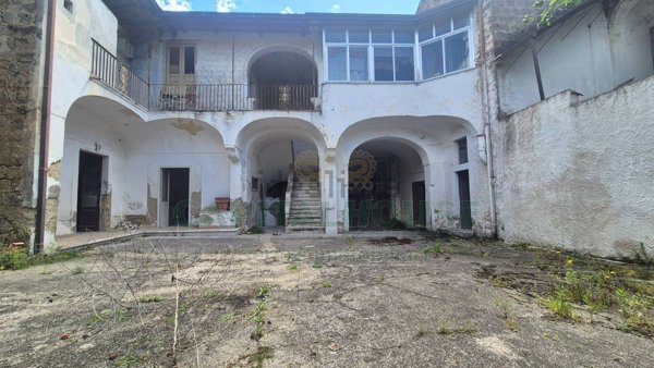 casa indipendente in vendita a Portico di Caserta