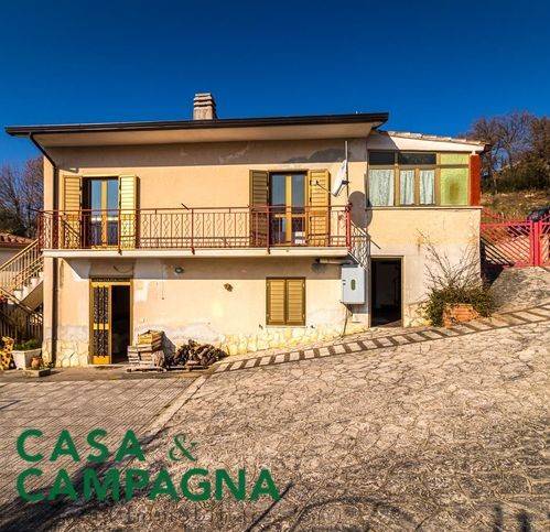 casa indipendente in vendita a Prata Sannita
