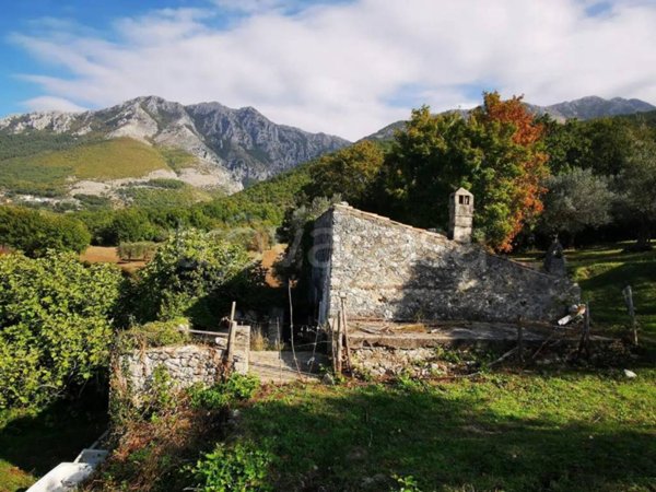 casa indipendente in vendita a Prata Sannita