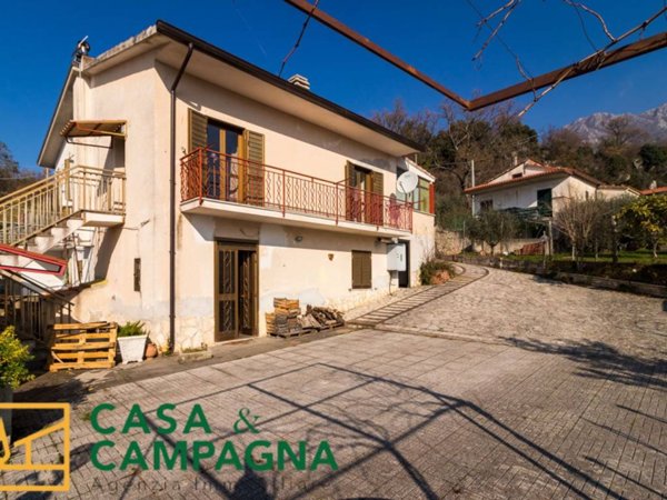 casa indipendente in vendita a Prata Sannita