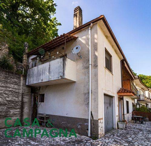 casa indipendente in vendita a Pratella